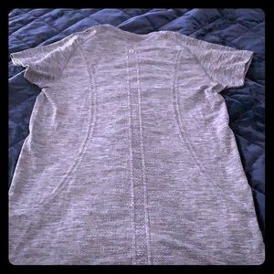 Lululemon tee shirt size 6